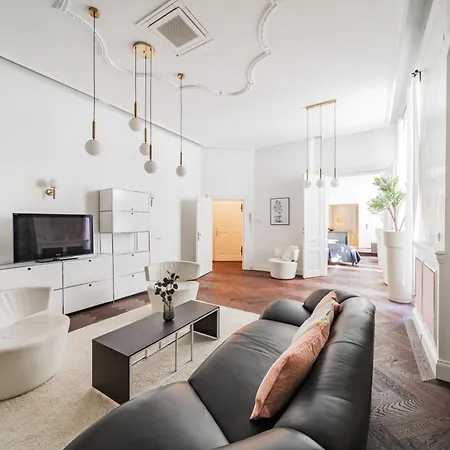 Luxury Designer Home In Center Of Vienna