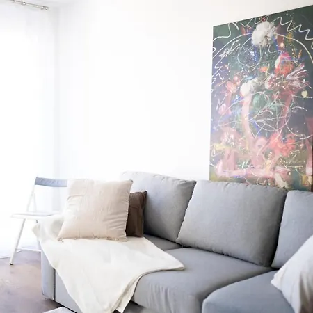 W Design Apartments With Balcony & Free Parking