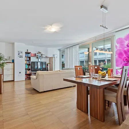 2-Zimmer Wohnung, Im Zentrum, Garage, Terrasse