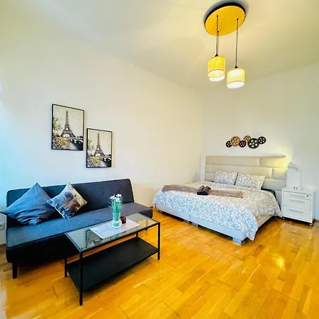 2Br Apartment For 6 People, Only 17 Minute Walk To Schoenbrunn