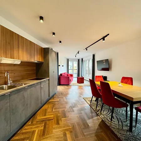 Moeblierte Wohnung + Parkplatz Und Terrasse