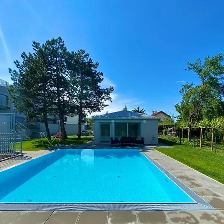 The Splash By Jr City Apartments