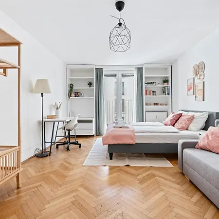 2 Bedroom City Apartment In Neubau, 6 Min To City Center