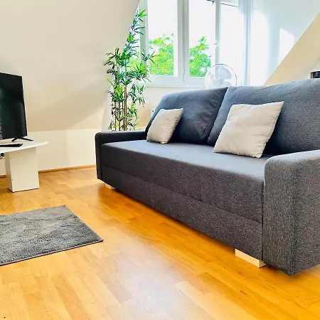2 Bedroom Central Long-Term Apartment With Free Parking