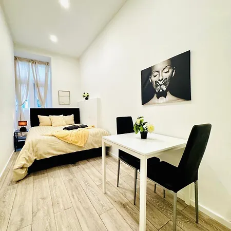 Elegant & Central 5Br Shared Apt In Vienna