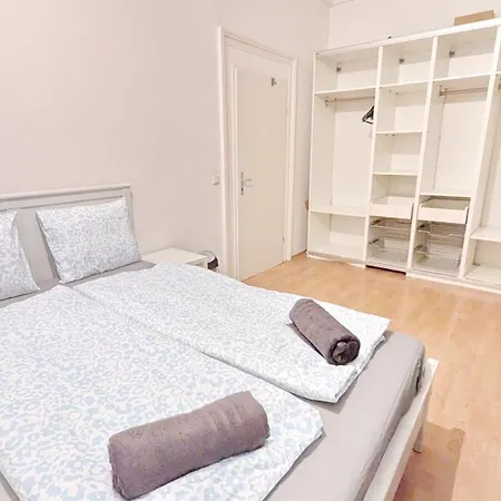 Spacious Apartments For Group Stays - 15 Min From Airport & City Center, 5 Min From Vienna Main-Bus Station Ez11