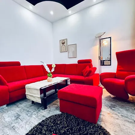 Lovely Stay 2Br Apt Next To Akh