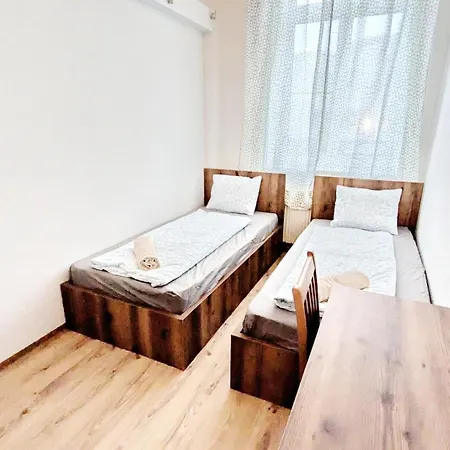 Spacious Rooms - 15 Min From Airport & City Center, 5 Min From Vienna Main-Bus Station Ez 12