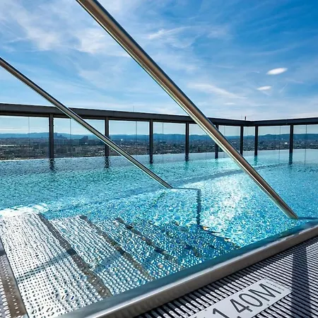 High Rise Balcony I Roof Top Pool I Close To Metro