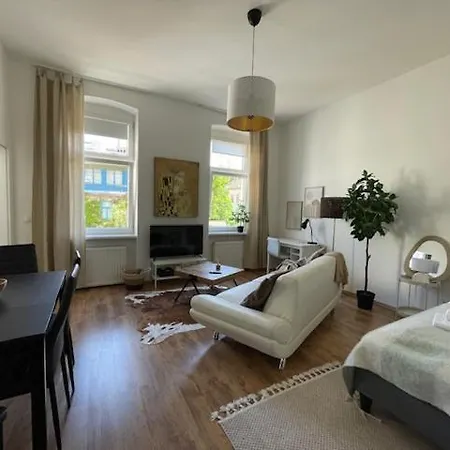 City&More! Schickes Apartment Mit Altbauflair!