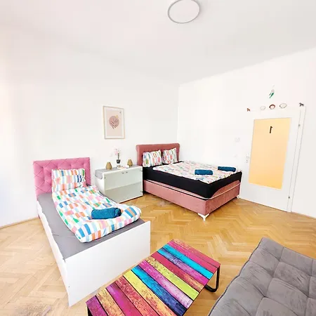 Cozy Rooms Next To Lugner City