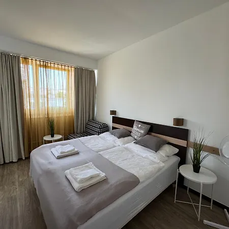 Leon Studio Apartment In Vienna,Three Sleeping Places