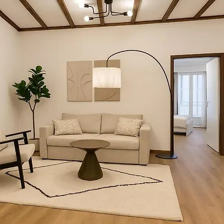 Modern Central Schoenbrunn Apartment With Garden