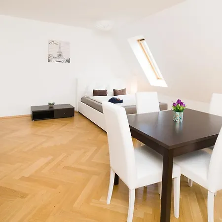 Sas-Niccy Apartments