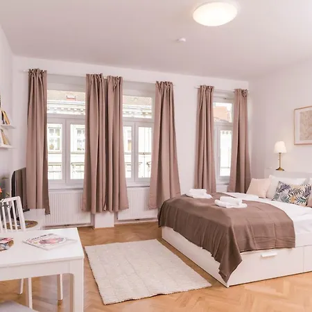 Heart Of Ottakring Apartment