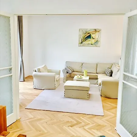 Schoenbrunn Park Apartement