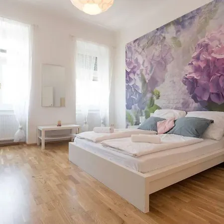 Spacious Vienna Central Station Residence