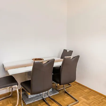 Apartment Marc-Aurel-Strasse