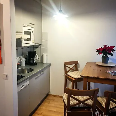 Near Central Station With Quiet Terrace Apartamento