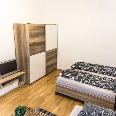 Апартаменти Gorgeous Flat Only 15 Min To Center