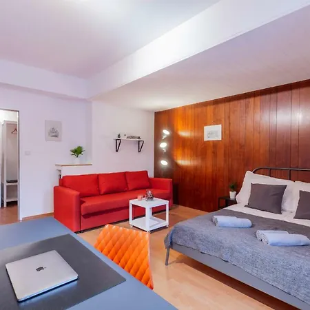 Spacious Apartment. 10 Min To The City Center