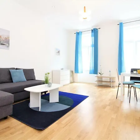 Marine: Newly Renovated 2Nd District Apartment