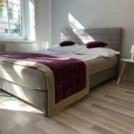 Schoenbrunn Apartment