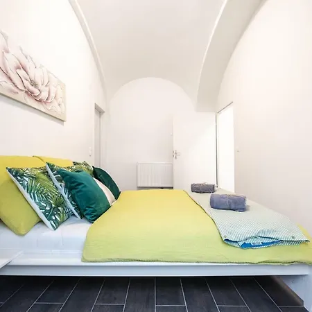 City Apartment 4