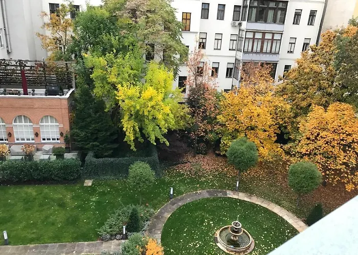 Apartments Near Rathaus