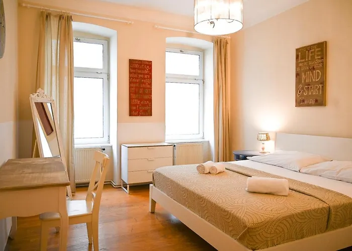 Bright Apartment Schoenbrunn Palace