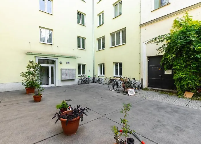 Authentic Apartment Next To Schwedenplatz