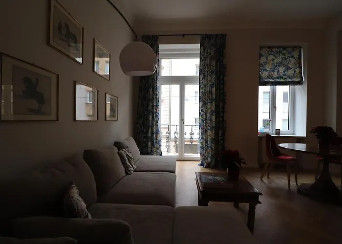Wohnung Mit Balkon Beim Schloss Belvedere