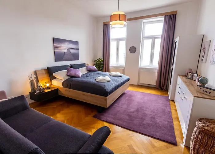 Wonderful Apartment Close To City Centre With Porch