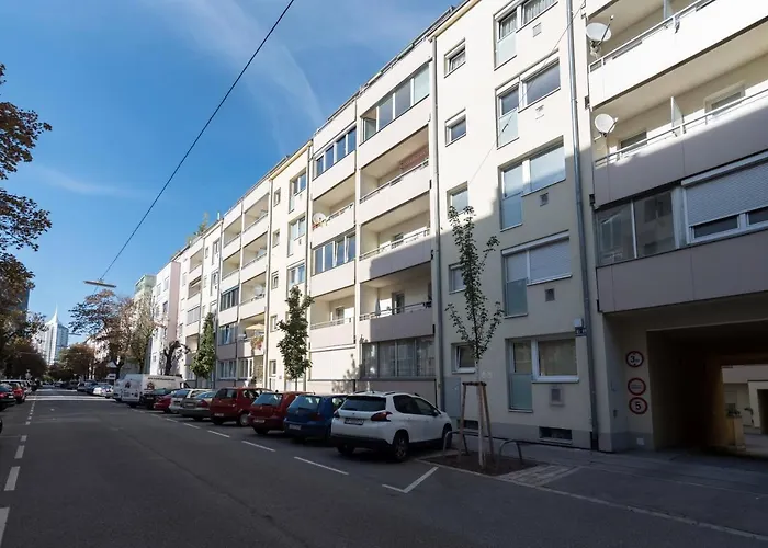 Cosy Apartment Near Vic