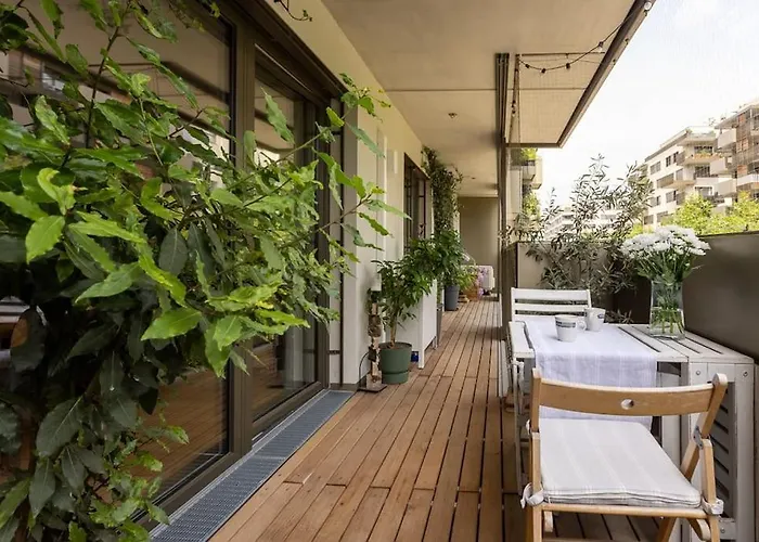 Dream Apartment - Central And Quiet With Ac And Free Parking Garage