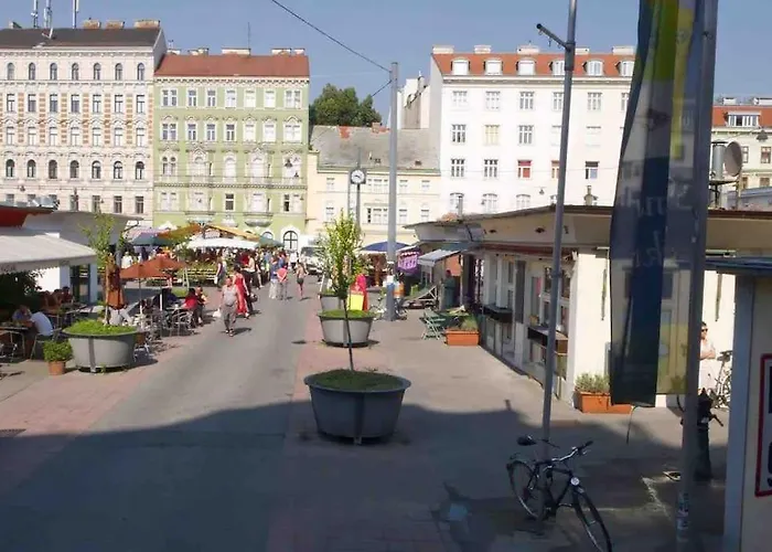 Center Apt In Best Area Near Park & Danube 20'To Airport
