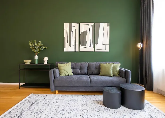 Modern Apartment Near Belvedere Castle