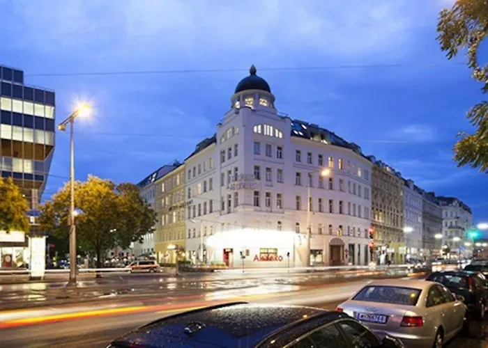 Julius 27 - Cozy Retreat, 5 Mins To City Center