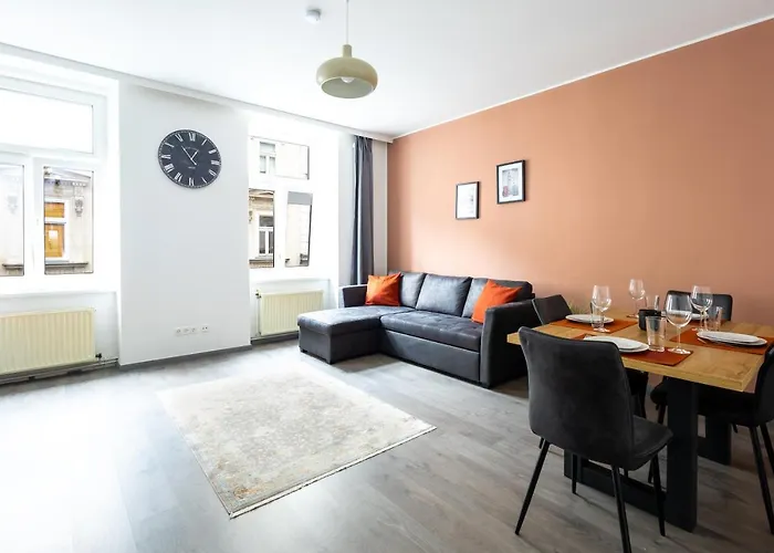 N14 Enjoy Apartments, Ac ,Quiet Street, Two Bedrooms Sleeps 6, Very Spacey