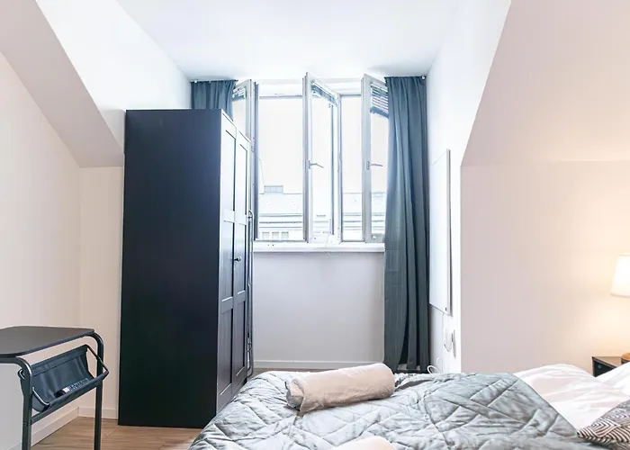 Charming 2-Bedroom Apartment Steps From U6 Am Schoepfwerk