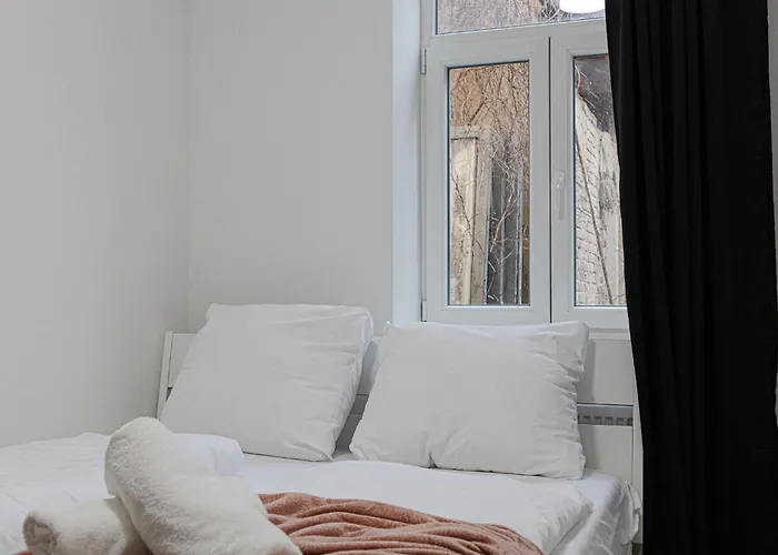 Enkplatz U3 Getaway: Affordable 5-Br Shared Apartment