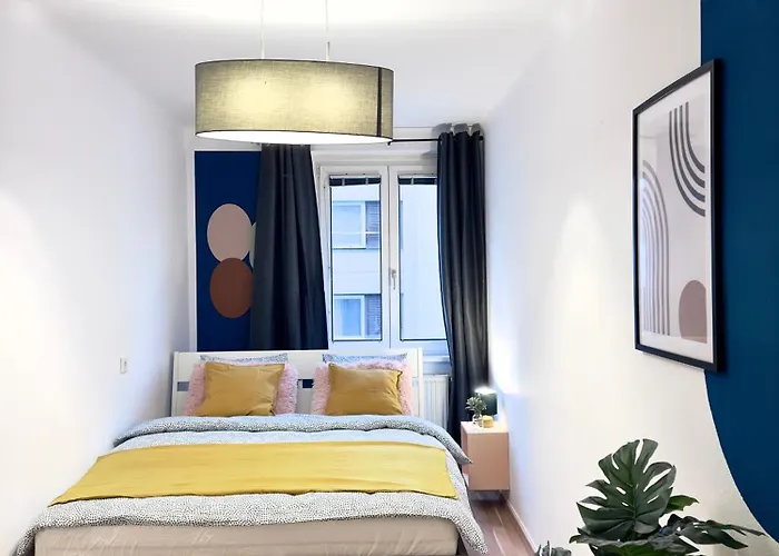 3 Bedroom Near Central Train Station Apartment