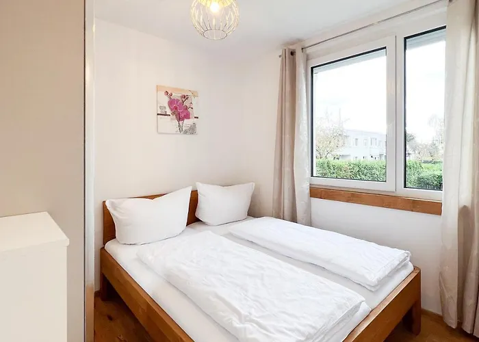 Modern apartment w/ cozy balcony near city center