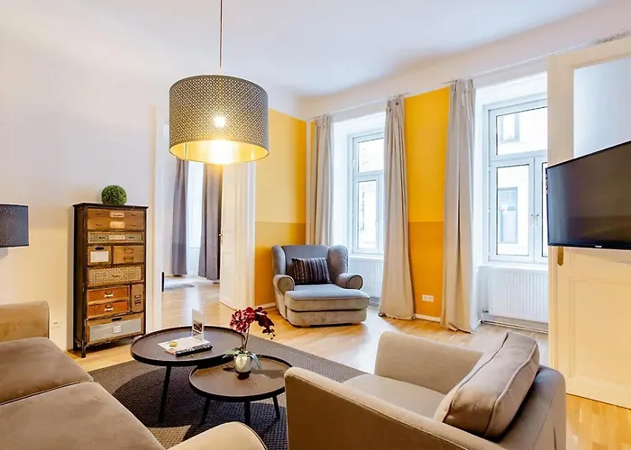 Central Apartment For 4 Near City Center & Metro U2