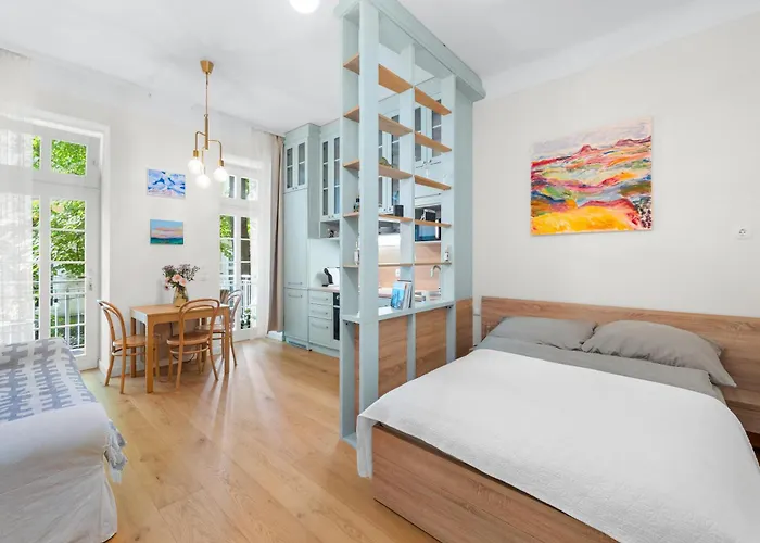 Central Vienna Apartment With Garden View