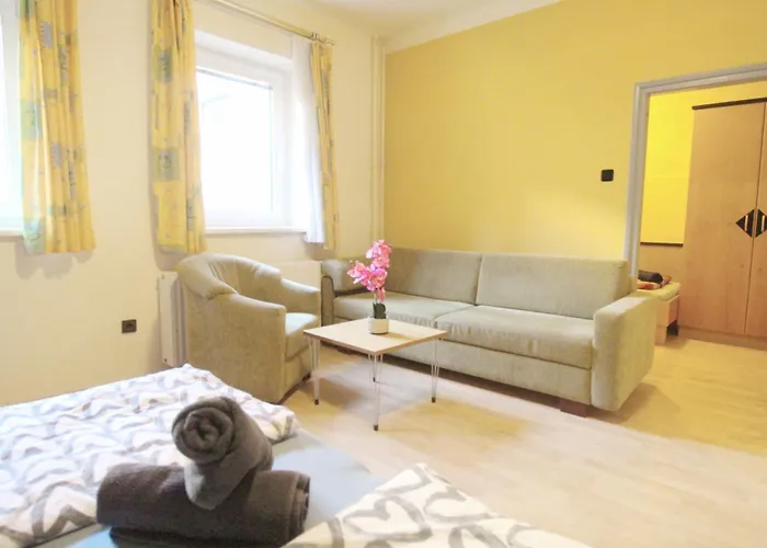 Family Room In Huetteldorfer Strasse Area
