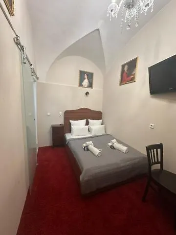 Datri Petite Suite 8