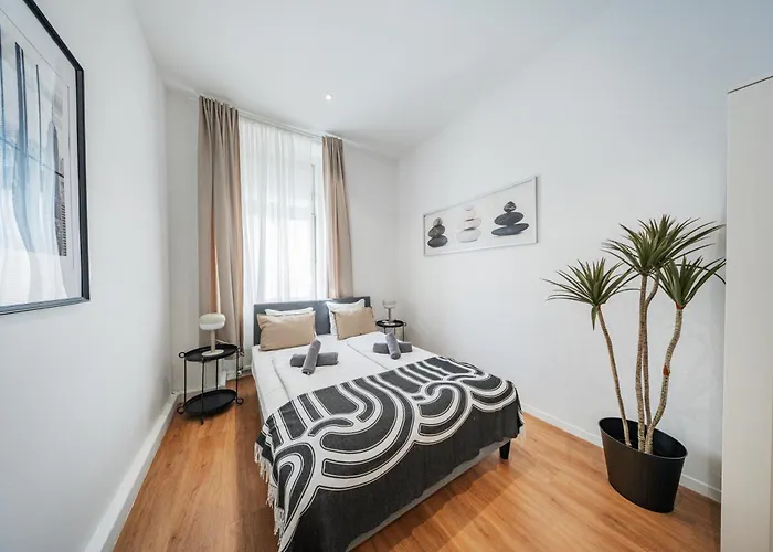 Nice Central City Room