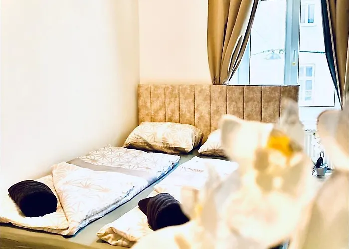 Budget Private Rooms In 8-Bedroom Apartment With Terrace