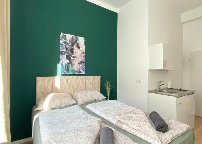Budget 8Br Apartment With Terrace For 16 Guests